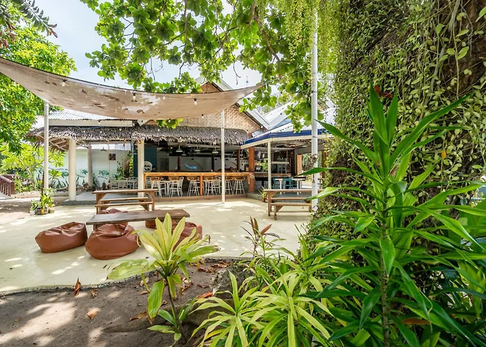 The Shark'S Tail Dive Resort